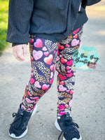 Load image into Gallery viewer, Leopard Kiss Leggings
